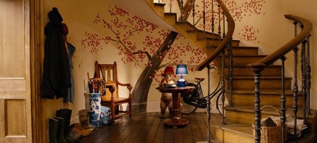 Paddington-bear-in-the-foyer-with-spiral-staircase-and-mural (450x203).jpg